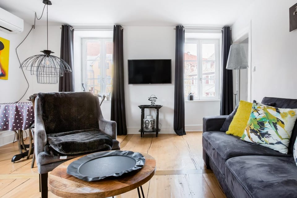Living room, Photo of the whole room