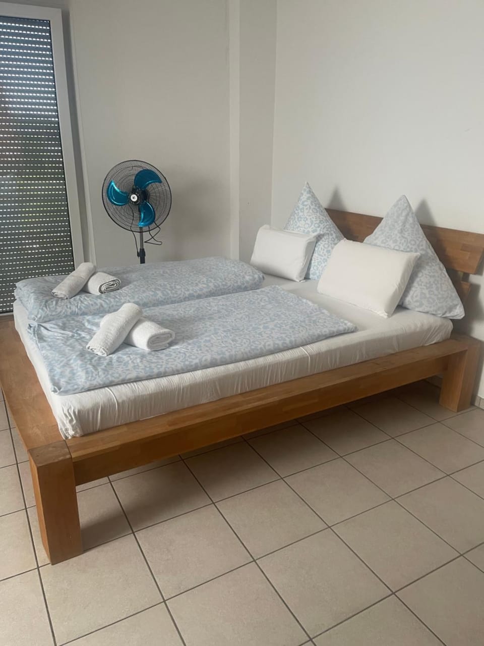 Bed, Photo of the whole room, towels