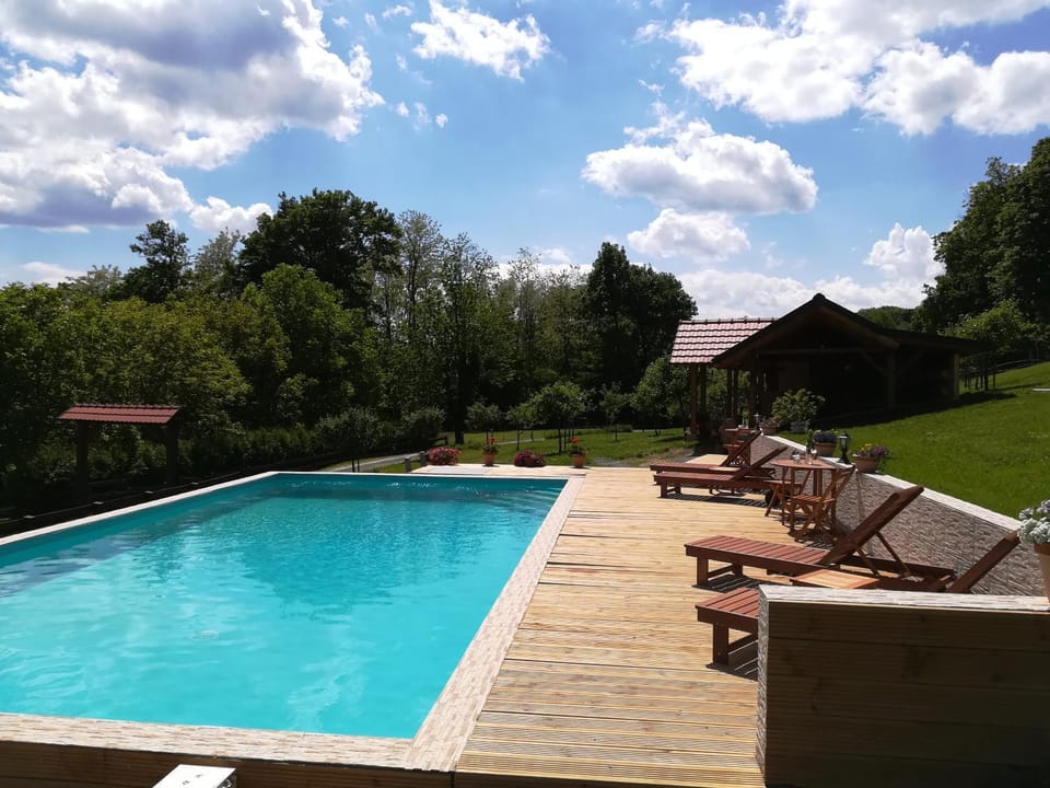Grebengradska Medna Hiža Country House in Slovenia