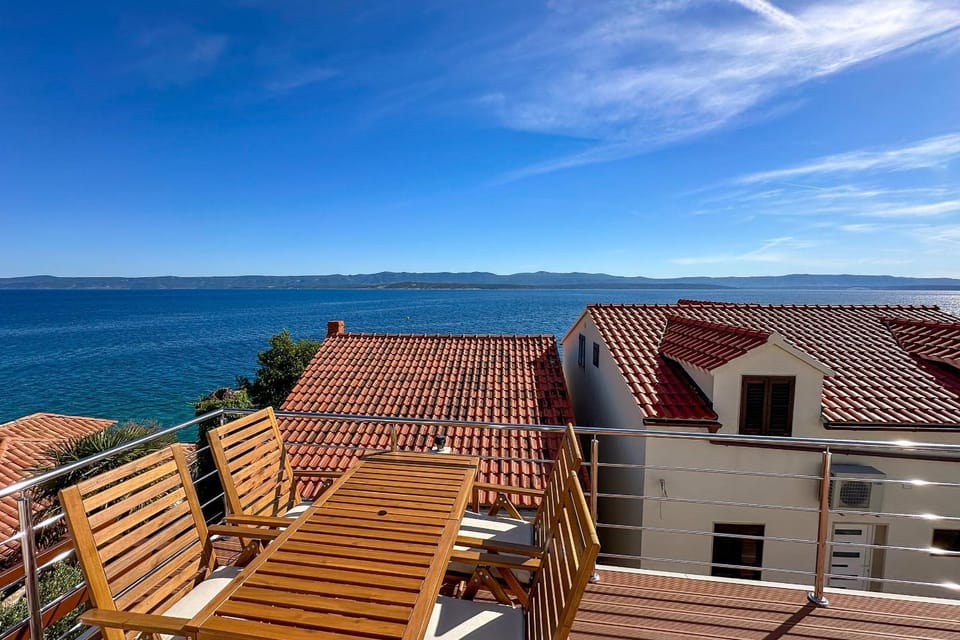 View (from property/room), Balcony/Terrace, Dining area, Sea view