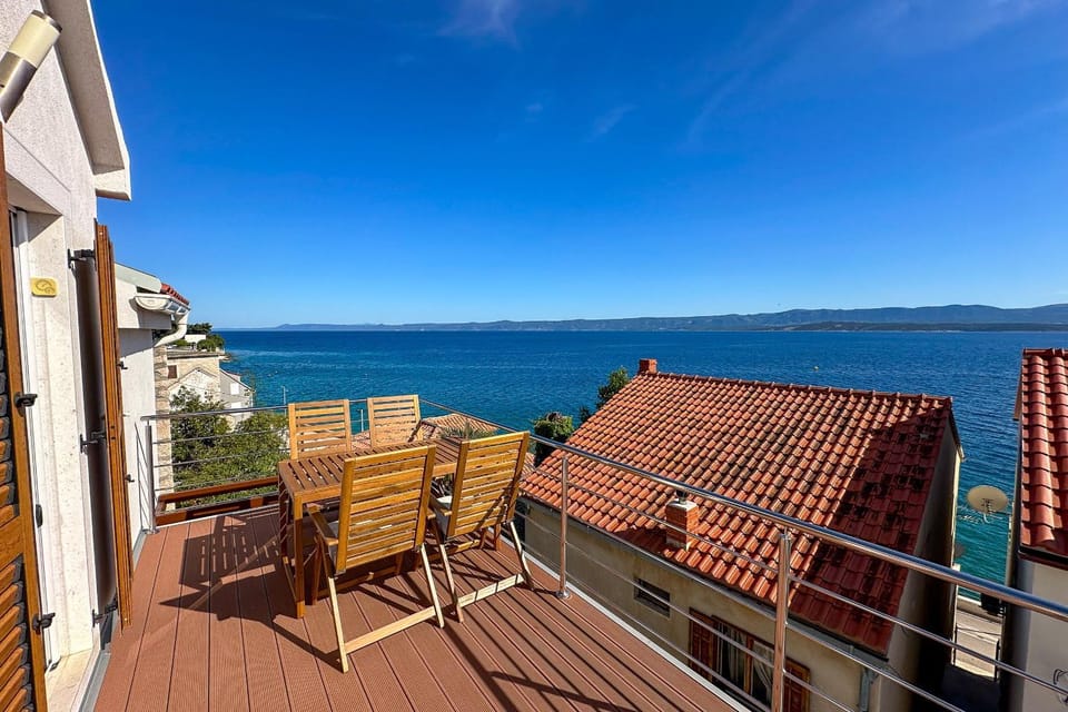 View (from property/room), Balcony/Terrace, Dining area, Sea view