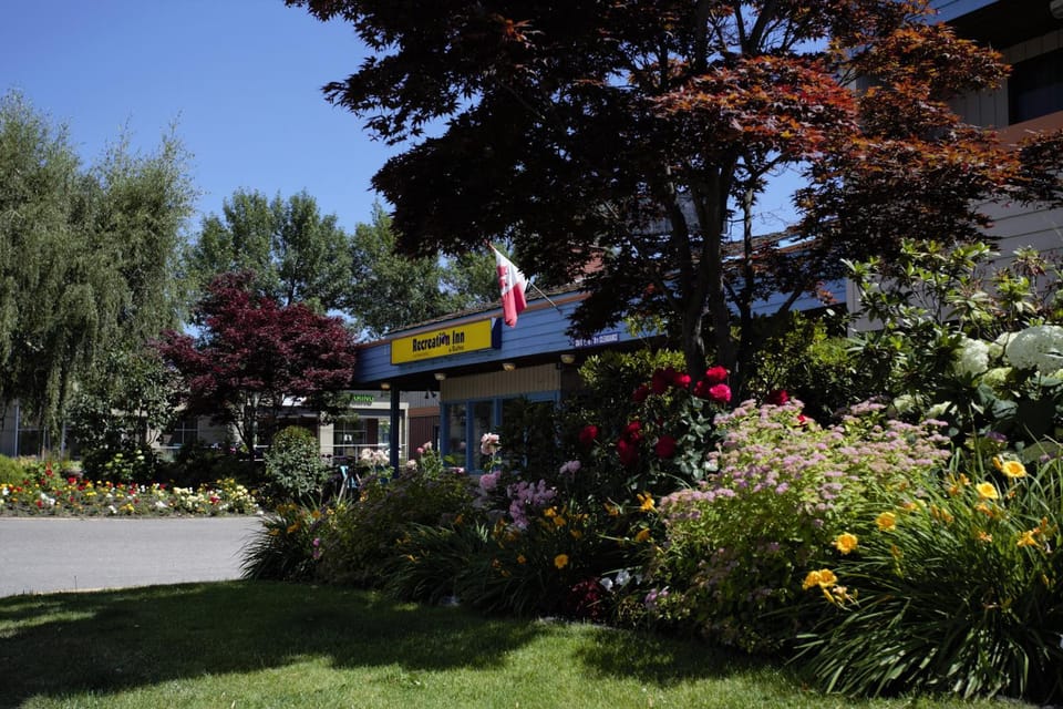 Garden, Street view