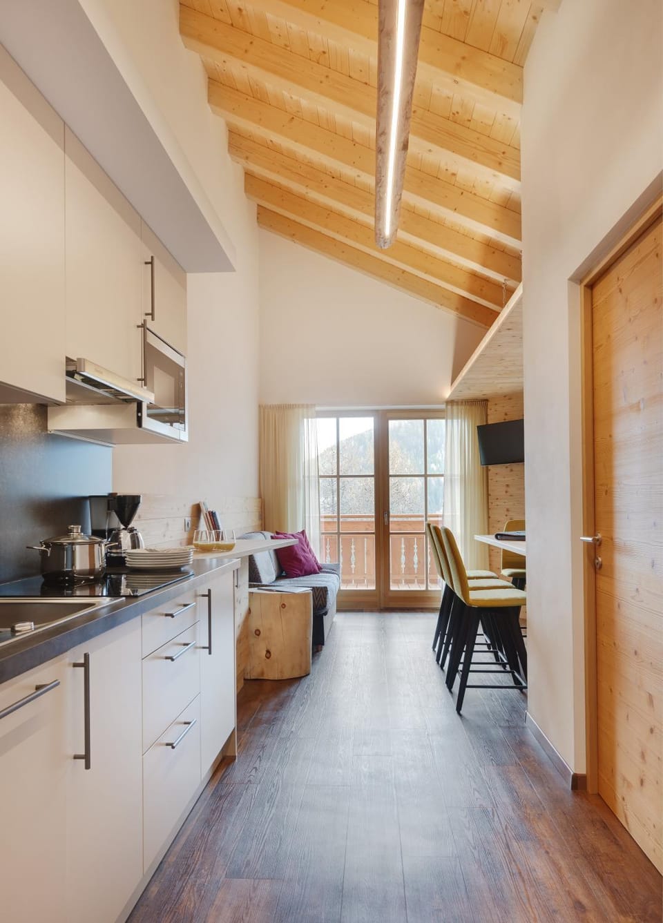 Kitchen or kitchenette, Living room, Seating area, Dining area, Mountain view