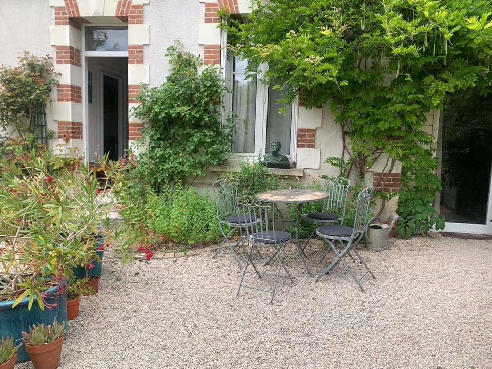 Les Troglos de la Tufolière Bed and Breakfast in Centre-Val de Loire