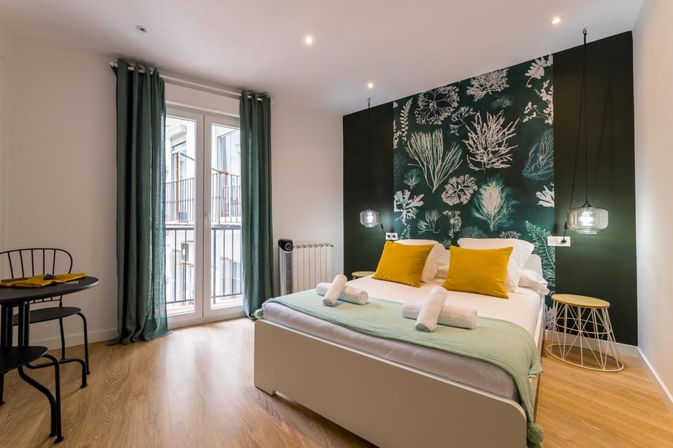 Bed, Photo of the whole room, Bedroom