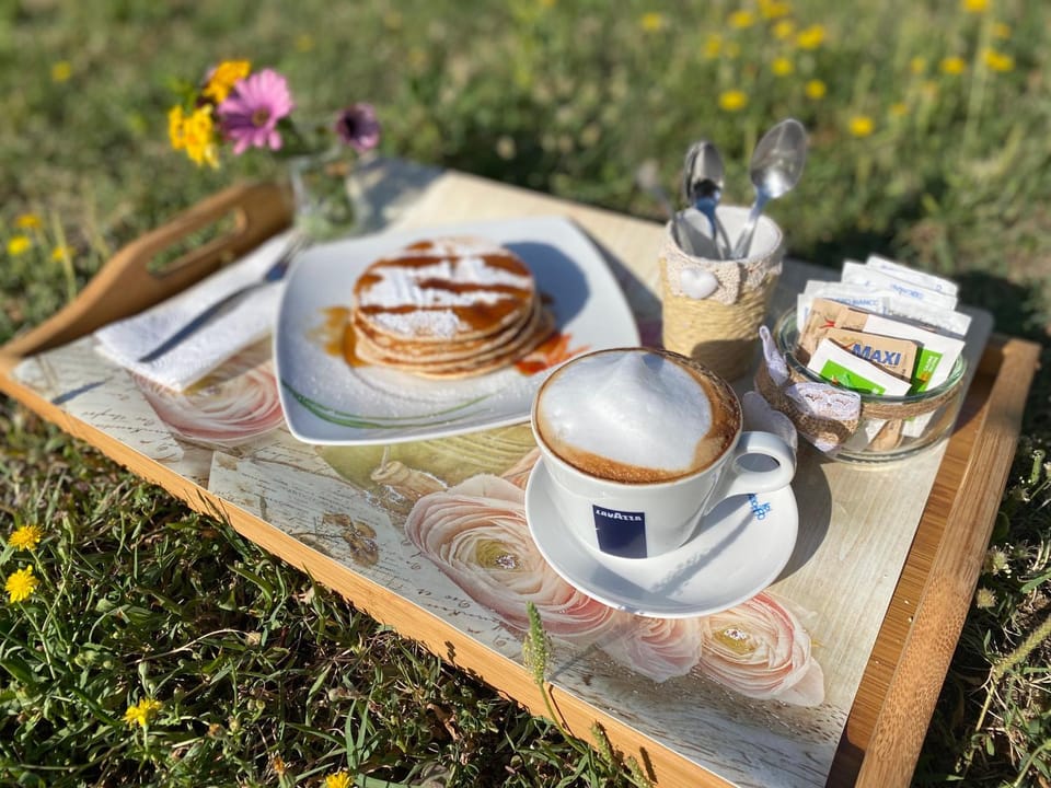 Food and drinks, Food, Breakfast, Continental breakfast