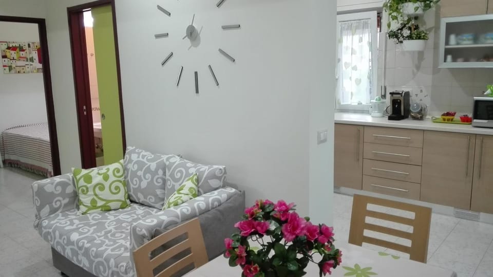 Bed, Living room, Dining area