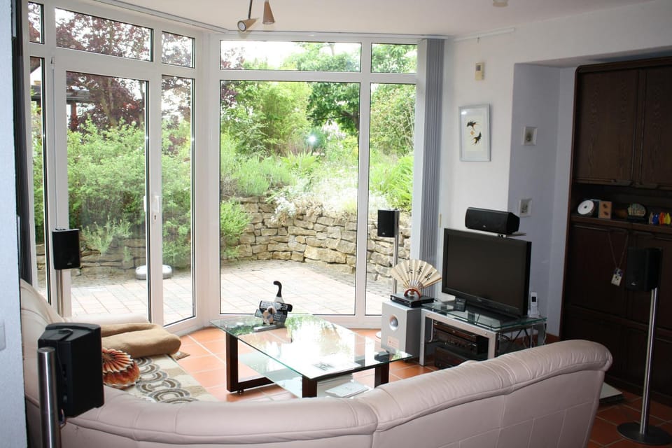 Garden, TV and multimedia, Balcony/Terrace, Living room