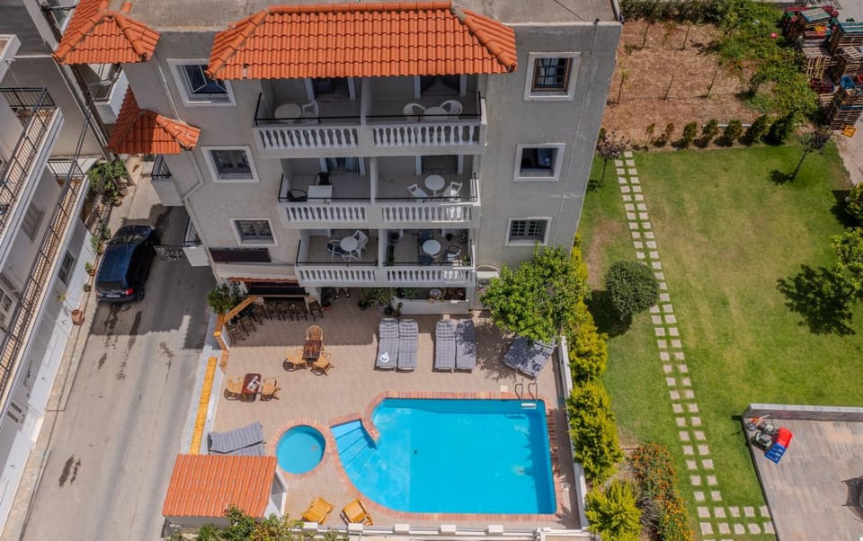 Communal lounge/ TV room, Day, Neighbourhood, Bird's eye view, Pool view, Swimming pool, Location, sunbed
