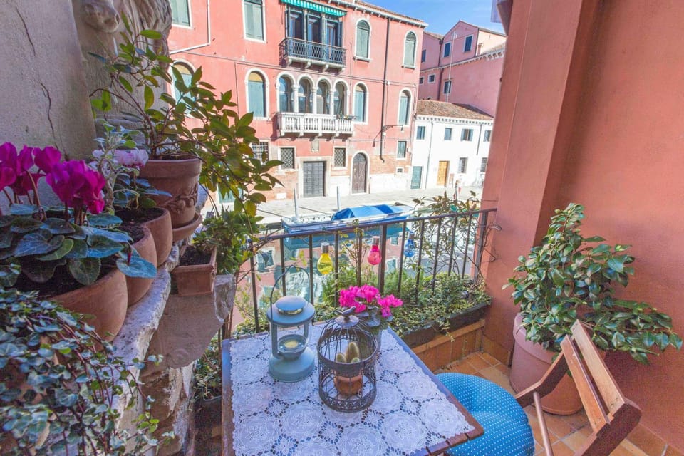 View (from property/room), Balcony/Terrace, City view, Landmark view, Sea view, Quiet street view