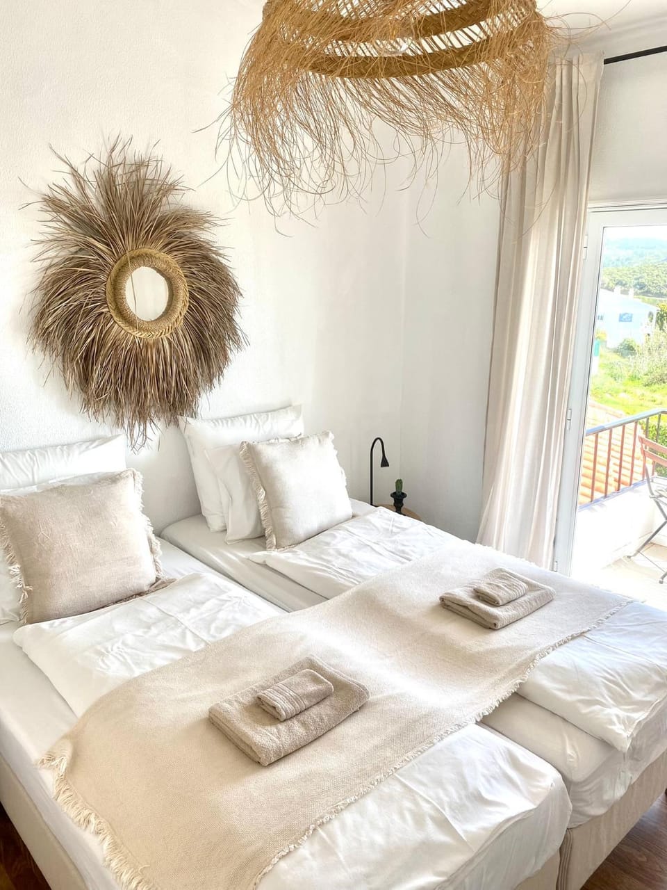 Bed, Balcony/Terrace, Photo of the whole room, Bedroom, towels