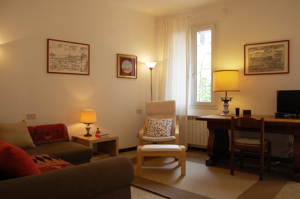 Communal lounge/ TV room, Living room, Seating area