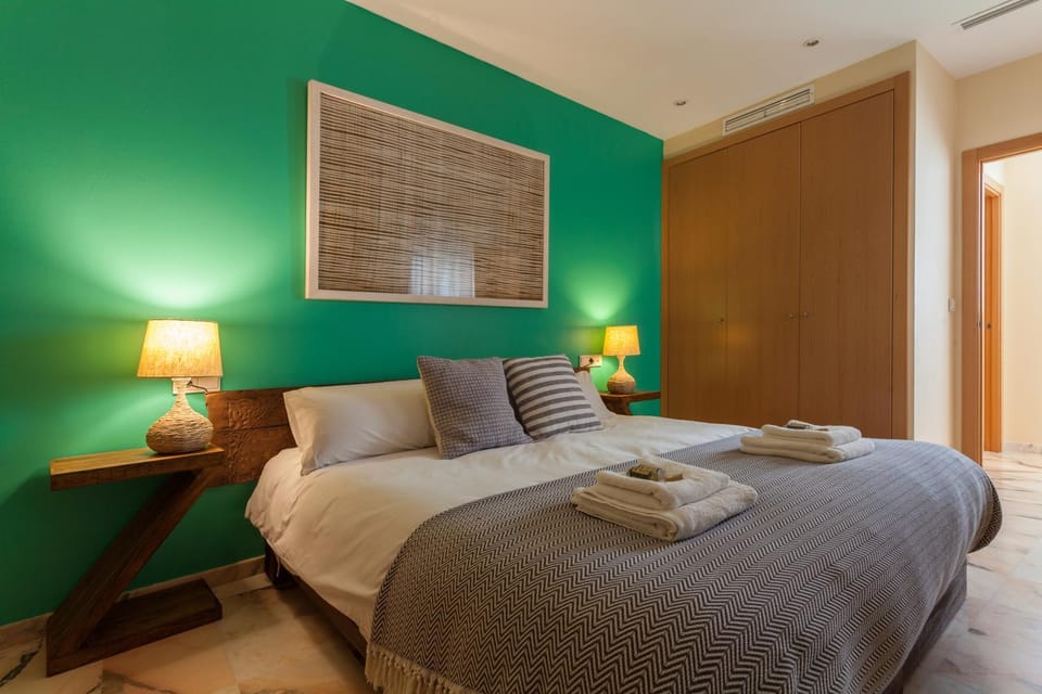 Photo of the whole room, Bedroom