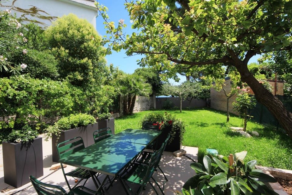 Day, Garden, Dining area, Garden view