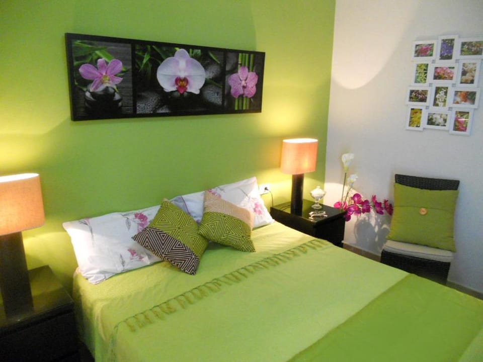 Bed, Photo of the whole room