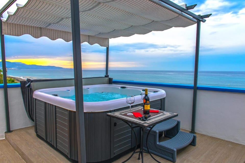 Hot Tub, Hot Tub