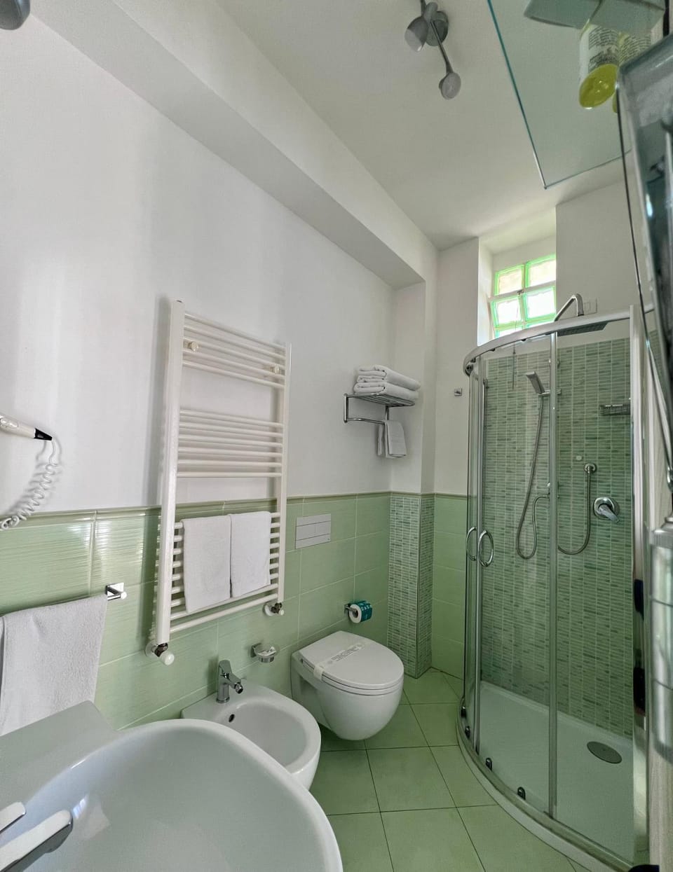 Shower, Toilet, Bathroom, bidet, heating, towels
