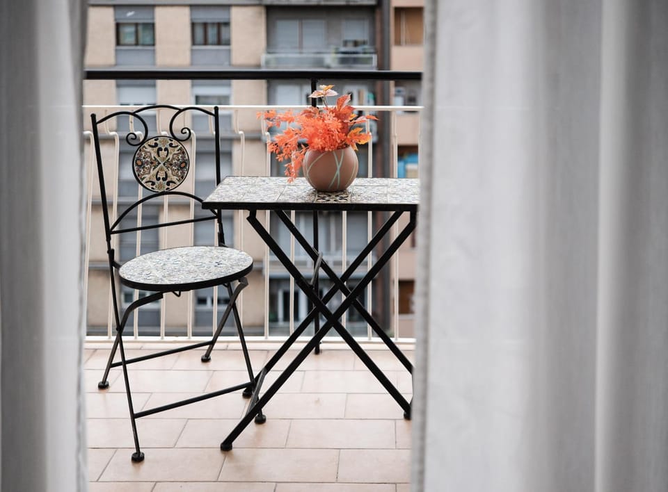 Property building, Balcony/Terrace, Balcony/Terrace