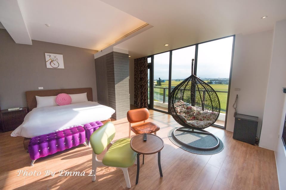 View (from property/room), Decorative detail, bunk bed