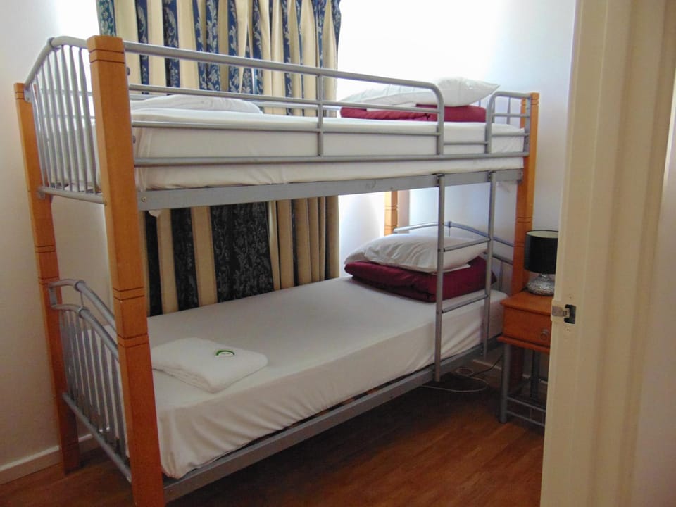 Bedroom, bunk bed