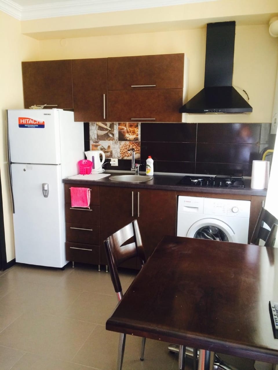 Kitchen or kitchenette, Dining area