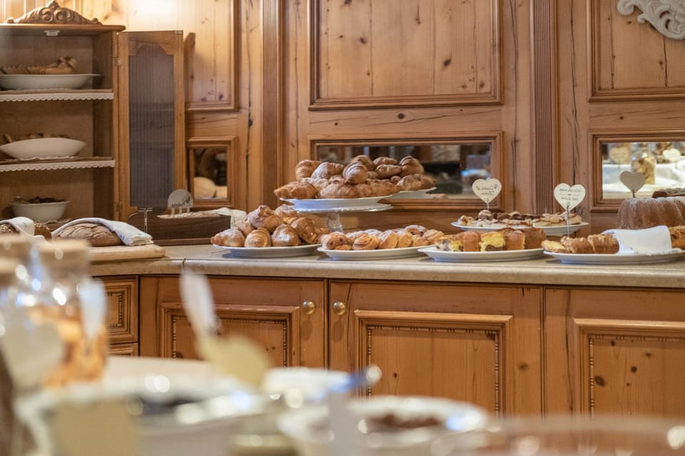 Restaurant/places to eat, Food and drinks, Food