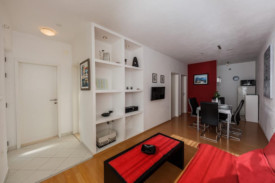 TV and multimedia, Living room, Dining area