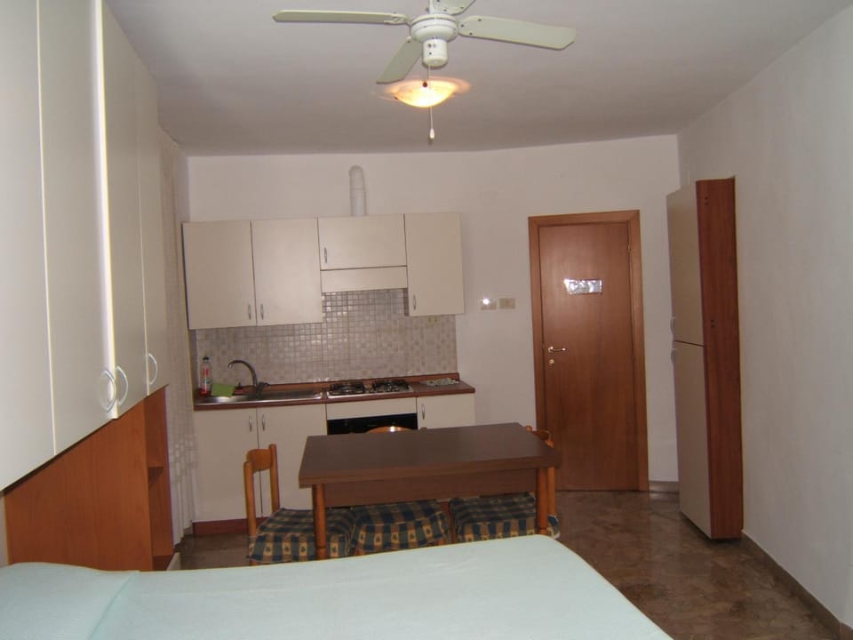 Bed, Kitchen or kitchenette