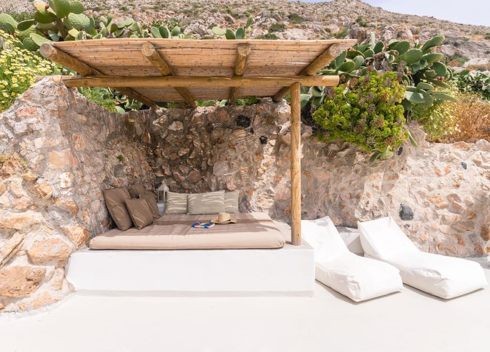 Traditional Farmers Caves Apartment in Santorini