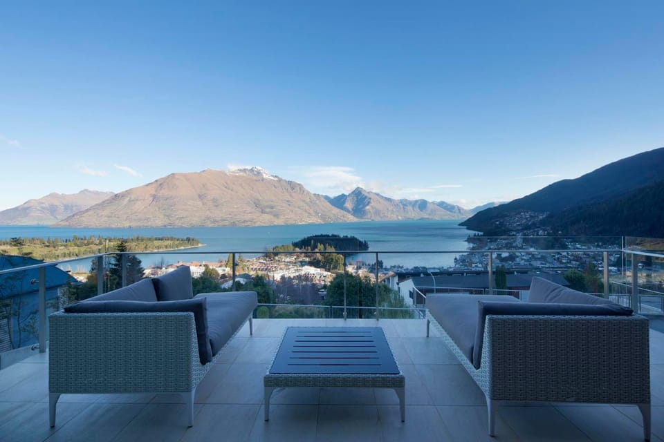 Balcony/Terrace, Lake view, Mountain view