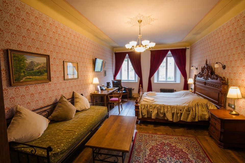 Bed, TV and multimedia, Coffee/tea facilities, Living room, Photo of the whole room, Seating area, Bedroom, internet, safe, towels