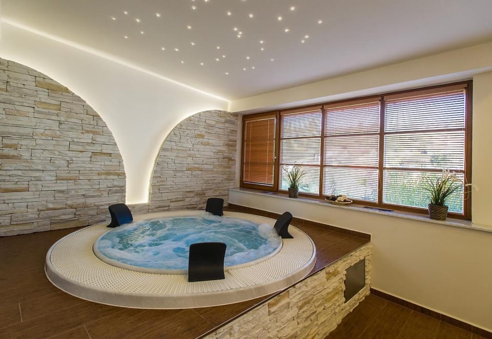 Hot Tub, Spa and wellness centre/facilities