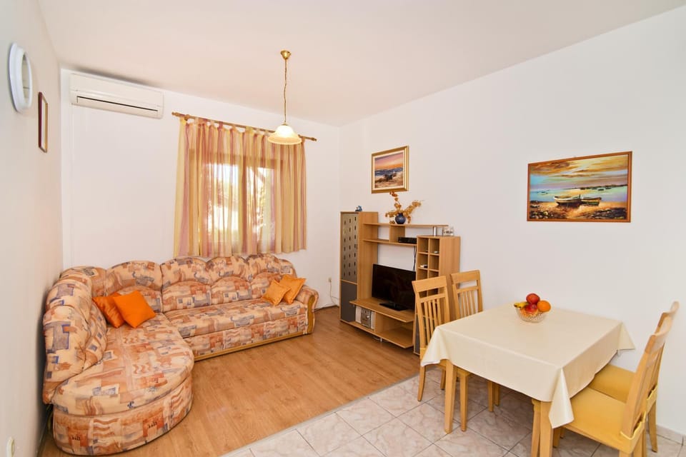 Communal lounge/ TV room, Lounge or bar