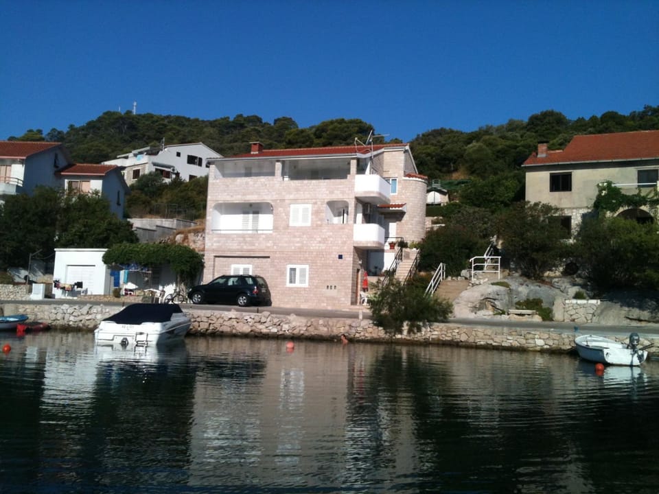 Property building, Facade/entrance, Natural landscape, Sea view, Parking