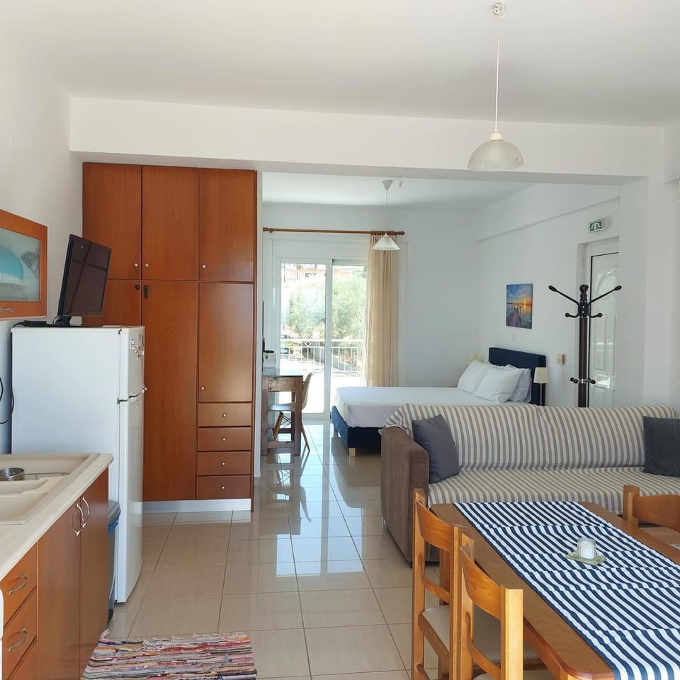 Kitchen or kitchenette, Photo of the whole room, Seating area, Dining area