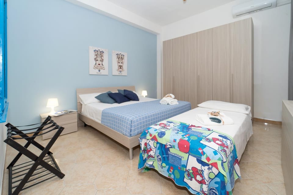 Bed, Bedroom, children, young children
