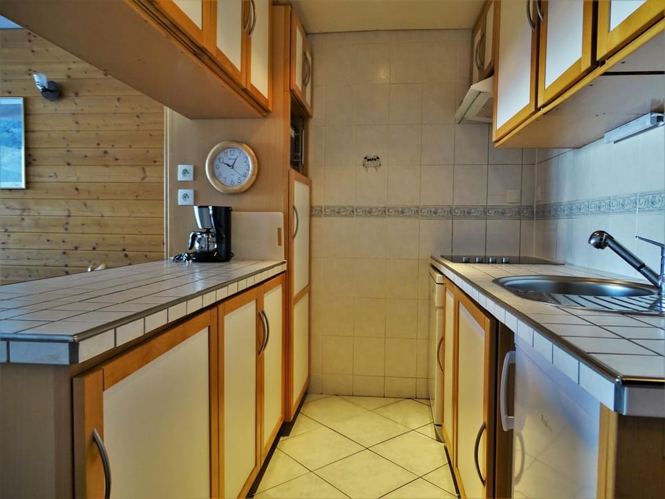Coffee/tea facilities, Kitchen or kitchenette, Dining area