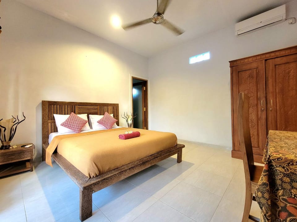 Property building, Bed, Photo of the whole room, Bedroom, wardrobe, air conditioner