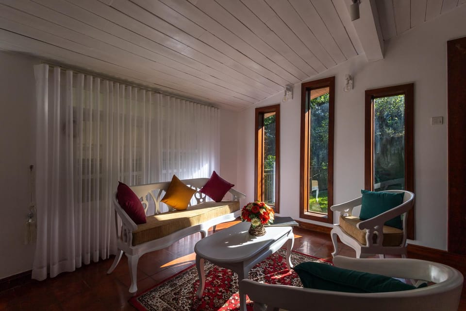 Living room, Seating area