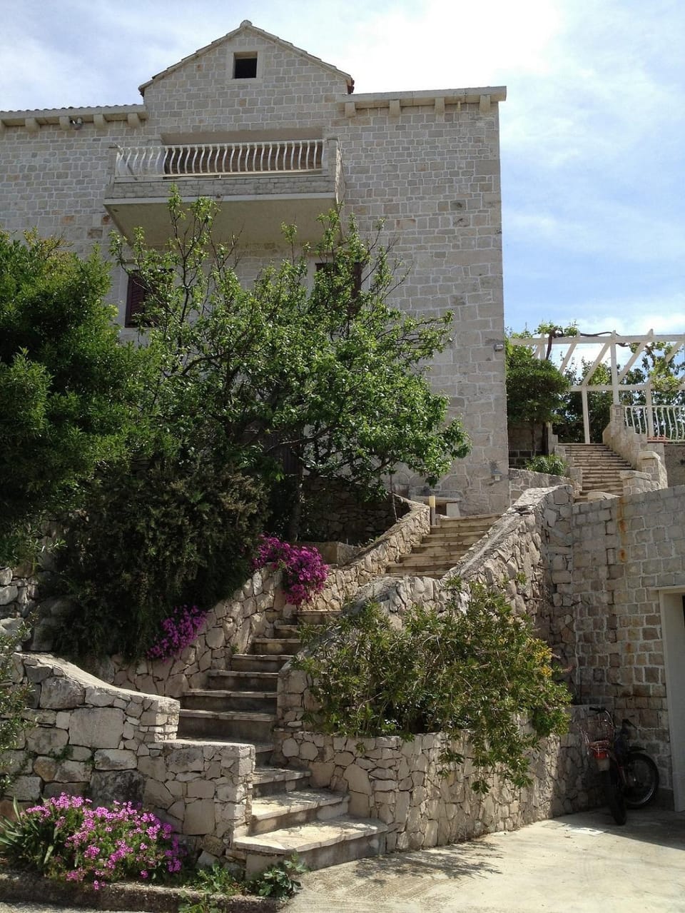 Facade/entrance