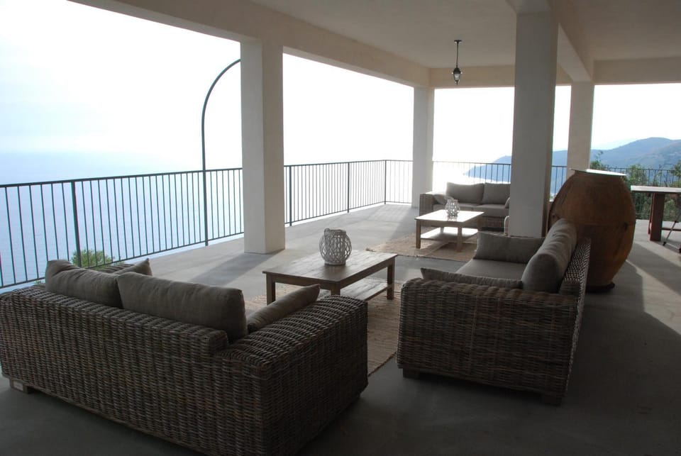 Patio, Communal lounge/ TV room, Garden, Balcony/Terrace, Seating area, Landmark view, Sea view
