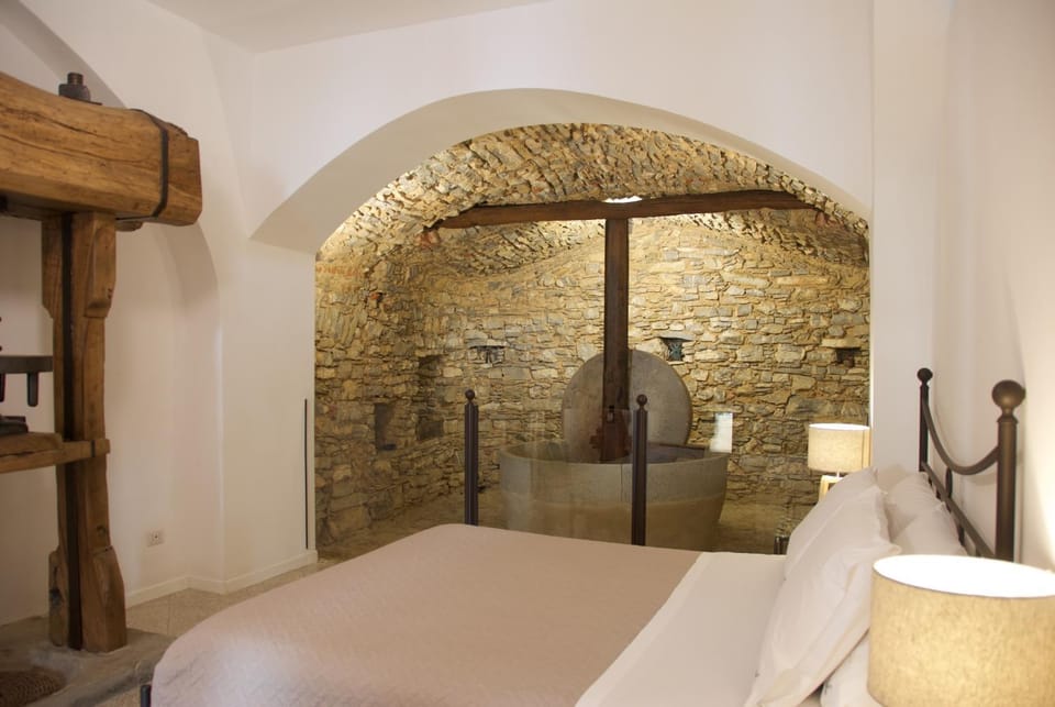 Photo of the whole room, Decorative detail, Bedroom