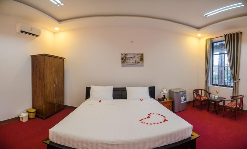 Bed, Photo of the whole room, Decorative detail, Bedroom