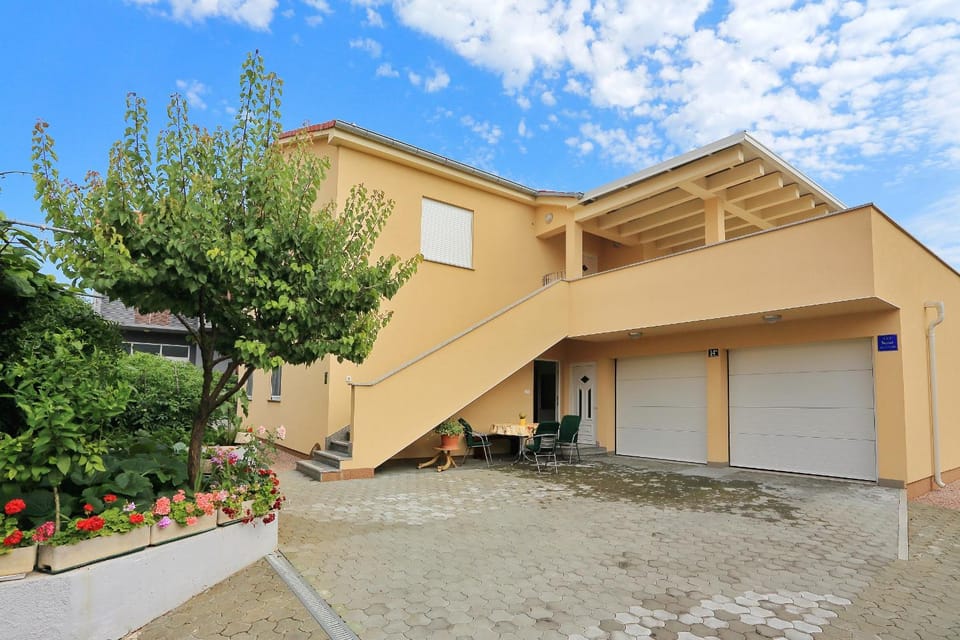 Patio, Facade/entrance, Neighbourhood, Seating area