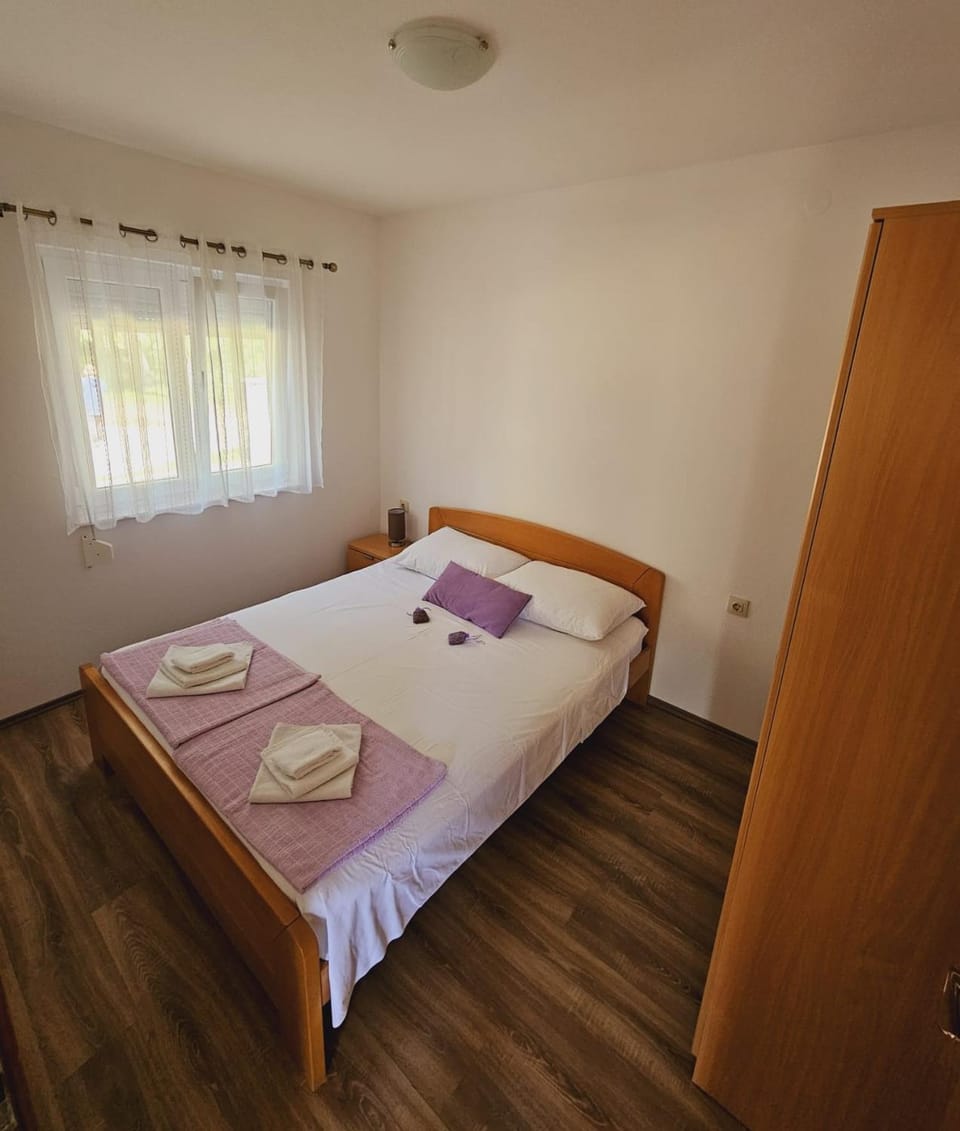 Bed, Bedroom, towels, wardrobe