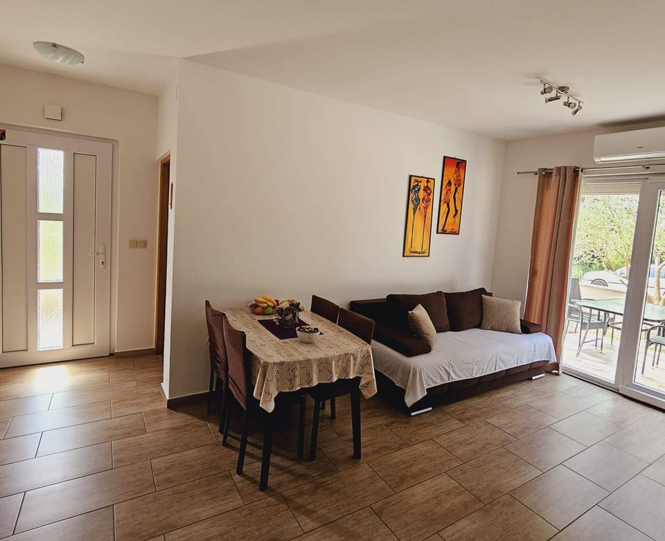 Bed, Balcony/Terrace, Living room, Seating area, Dining area