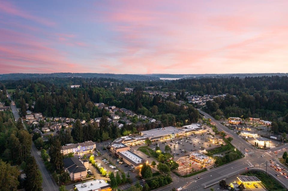 Property building, Nearby landmark, Neighbourhood, Natural landscape, Bird's eye view, City view, Street view, Location, Sunset