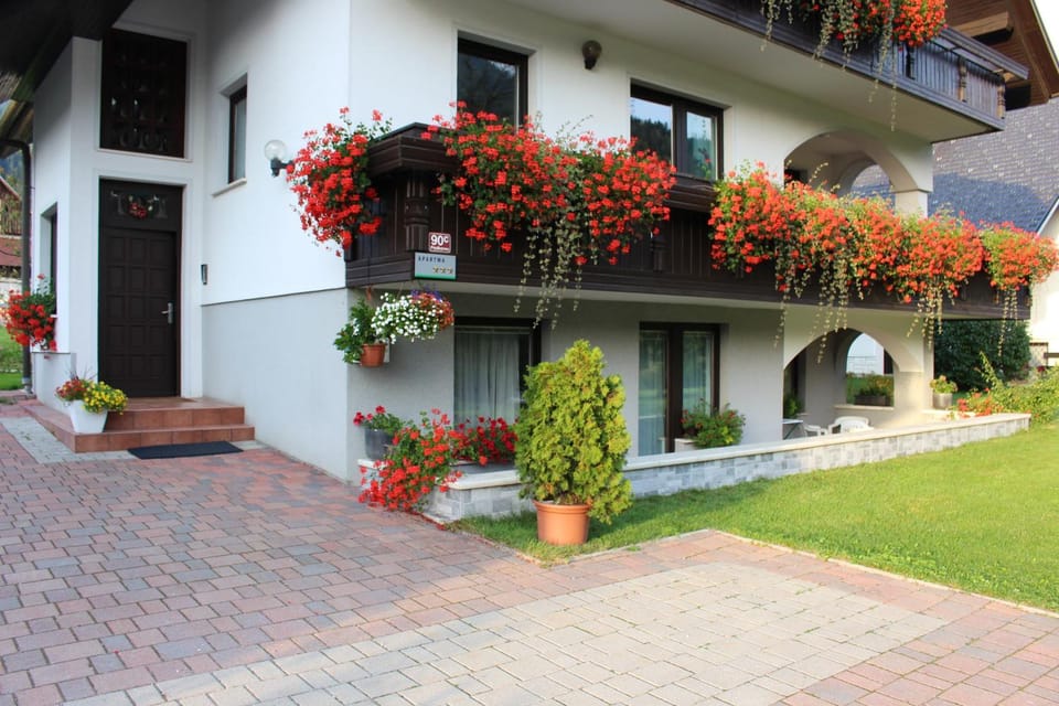 Property building, Facade/entrance