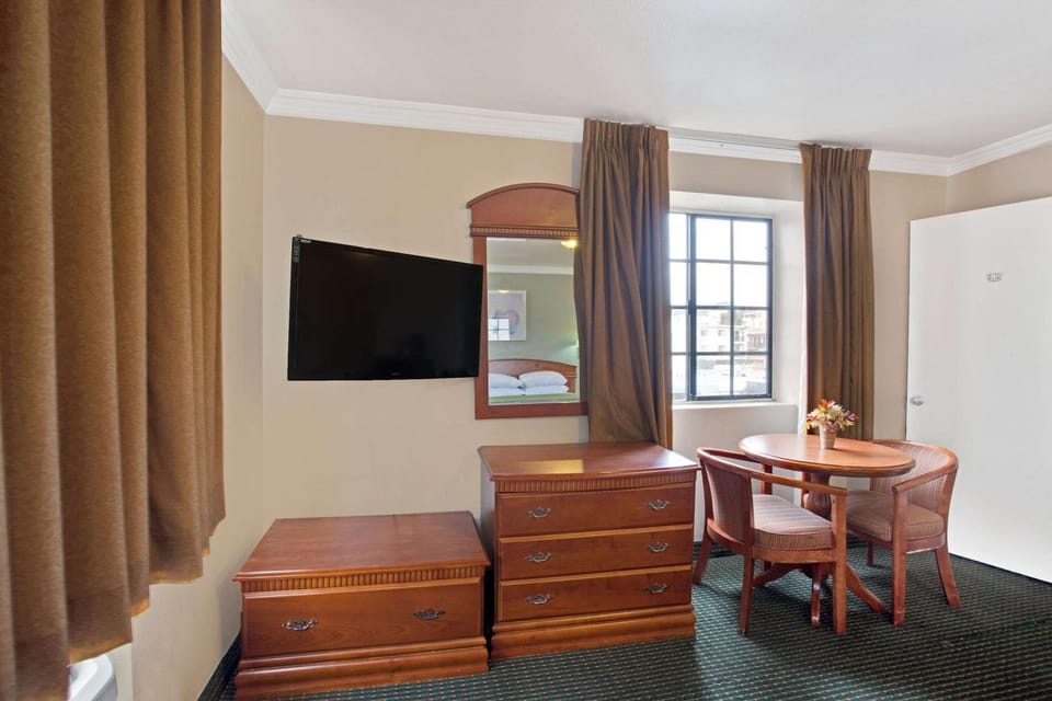 Photo of the whole room, On site
