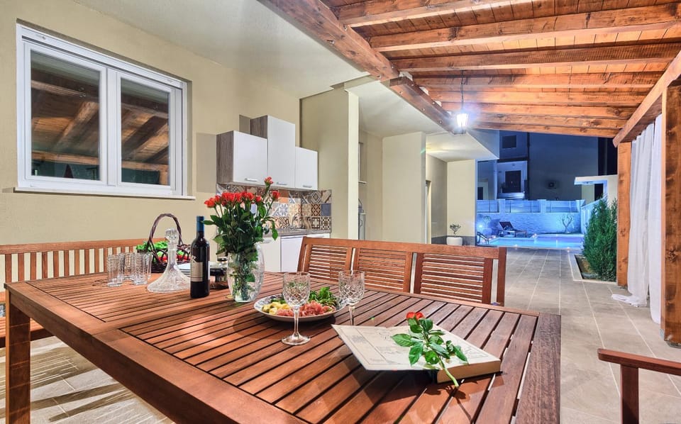 Patio, Night, Balcony/Terrace, Kitchen or kitchenette, Swimming pool, Swimming pool